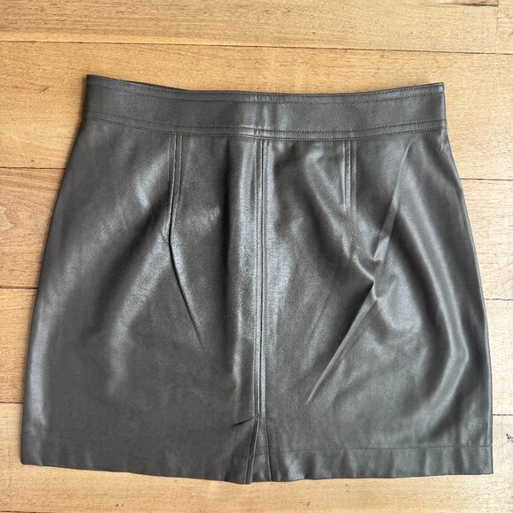 Aritzia Wilfred Vegan Leather Mini Skirt, Size 6 (but on smaller side) - Picture 3 of 7